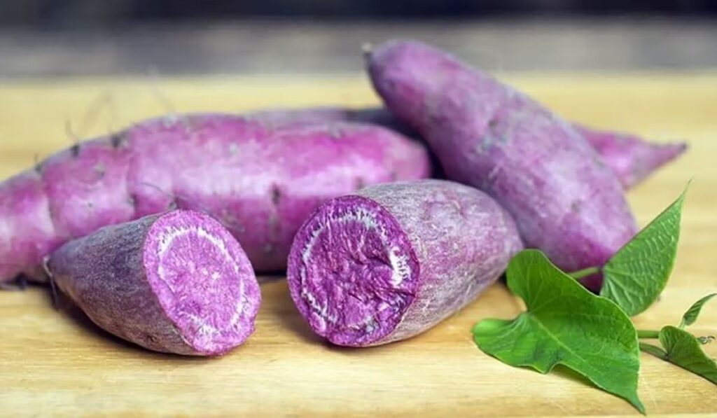 what does ube taste like
